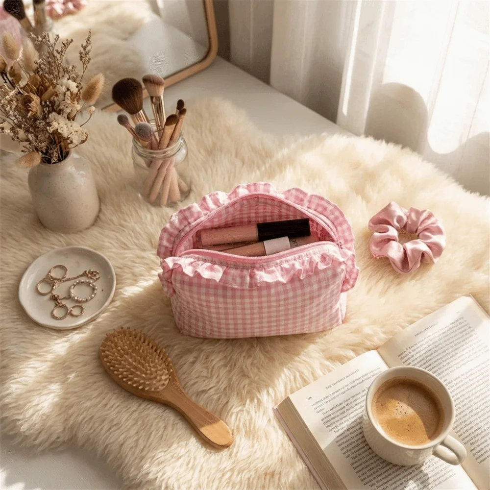 Quilted Design Ruffle Edge Makeup Bag Gingham Plaid Large Capacity Plaid Pattern Cosmetic Bag Portable Durable Toiletry Bag