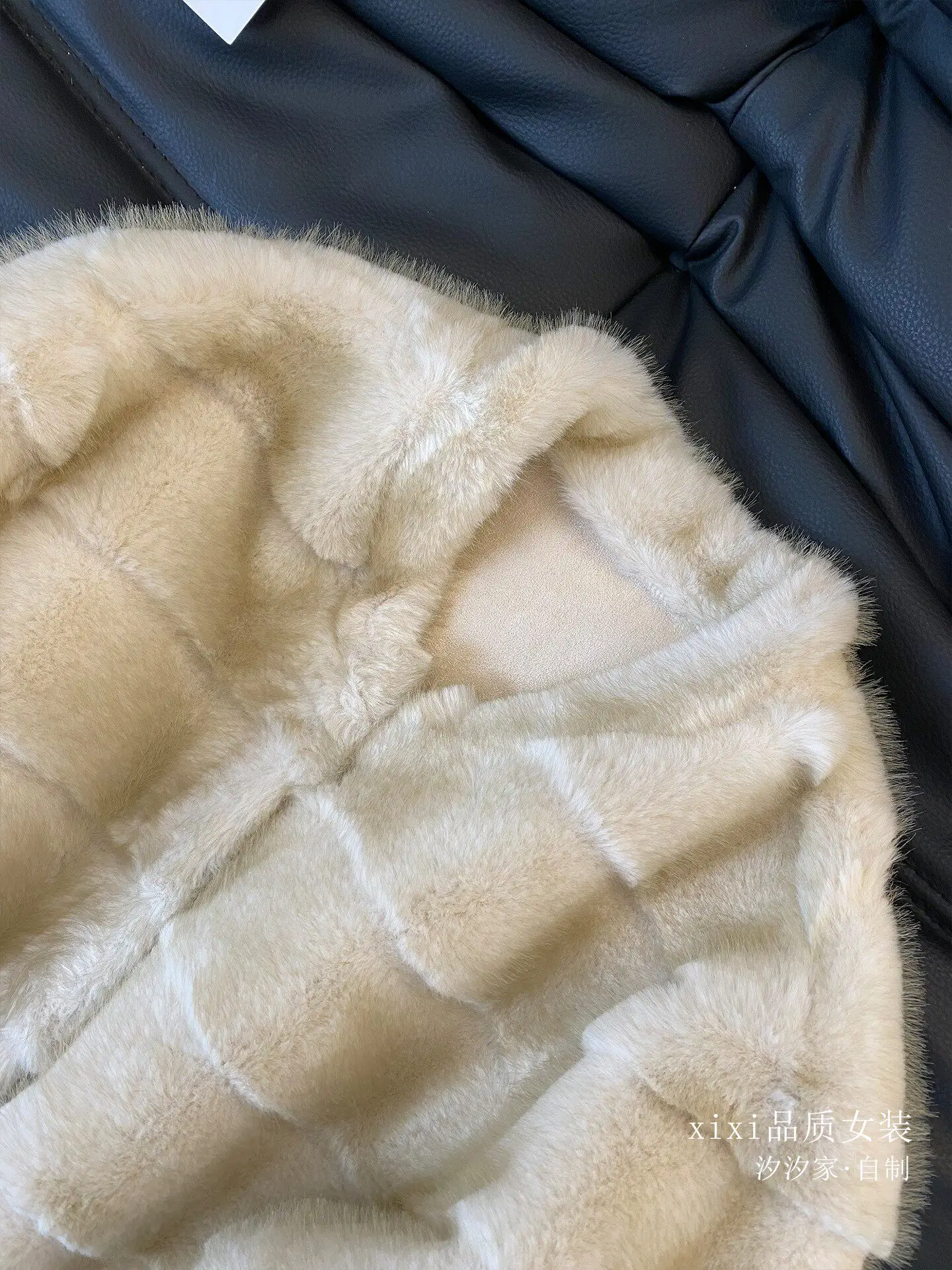 New Round neck apricot jacket, smooth plush warm and thick top Coats