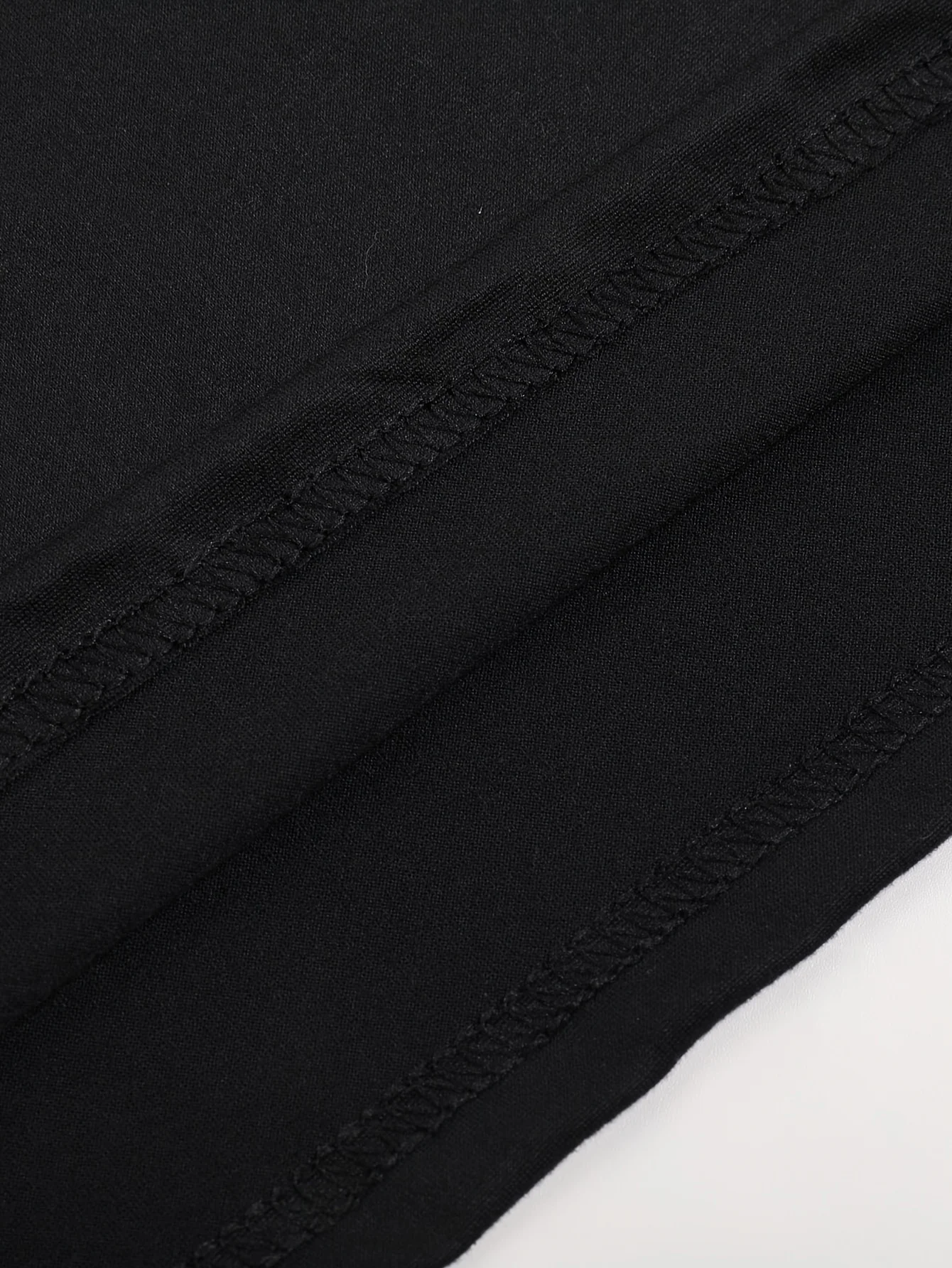 Avril Lavigne 2025 Best Damn Tour grafisch T-shirt - zwart met roze en witte geometrische print, relaxed fit korte mouw rond