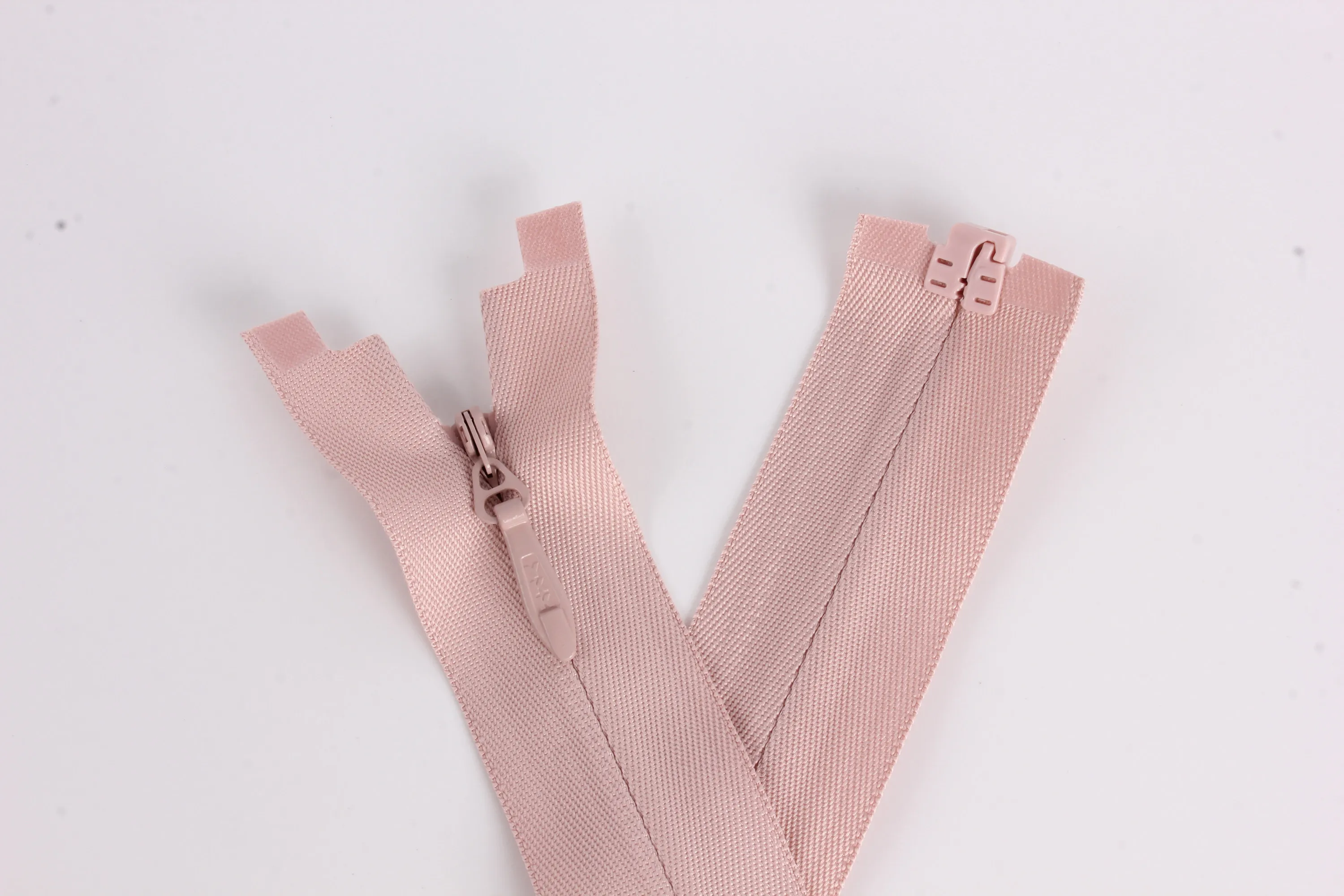 YKK-Reißverschluss Nr. 5 Kleid mit unsichtbarem Reißverschluss und offener Schleppe, Stoffkante, 25 40 60 80 120 200 cm – Detail 5