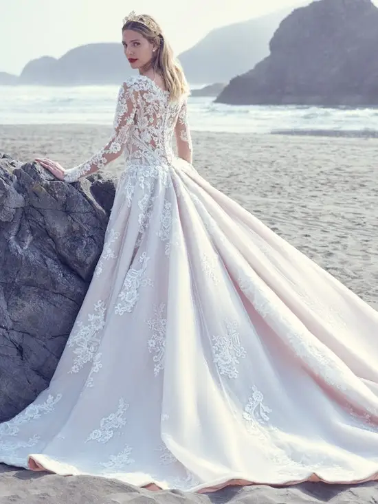 Long sleeve regal ball gown wedding dress gillter tulle skirt lace applique princess beach royal chuch bridal dresses