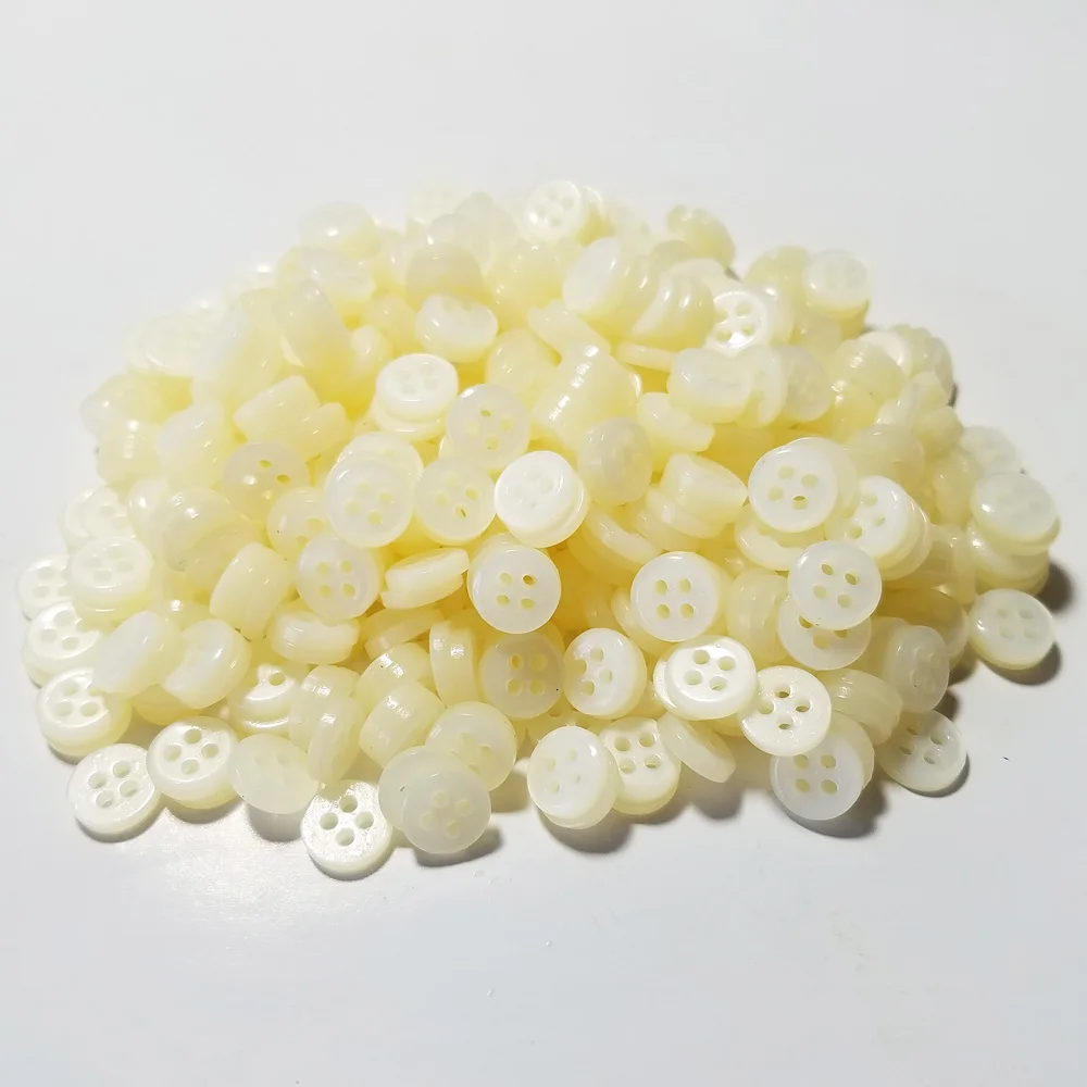 Resin buttons 2 holes or 4 holes round Plastic buttons QTY 200pcs-2000pcs/lot for sewing clothing accessories DIY