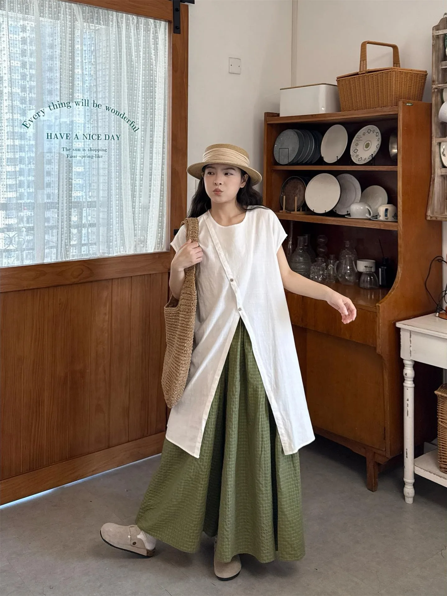 

Ladies' round Neck Short Sleeve Shirt Button Detail Asymmetrical Hemline Comfortable Breathable Korean Style Casual Wear