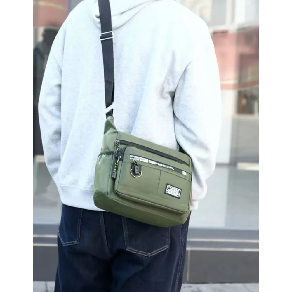 Mehrschichtige Umhängetasche für Herren, wasserdichte Schultertasche mit großem Fassungsvermögen und mehreren Taschen für den täglichen Pendelverkehr und Geschäftsaktivitäten – Detail 3