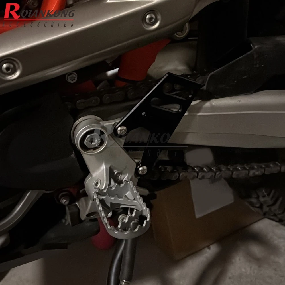 For K-T-M 690ENDURO 690 Enduro R 690SMC 690SMCR Heel Guard Cover Protector Rack-less Bags Brackets 690 SMC-R ENDURO/R 2008-2026