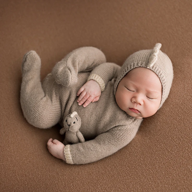 Neonato ragazzo servizio fotografico abiti uncinetto bambino vestito lavorato a maglia Costume di dinosauro cappello Set fatto a mano maglia dinosauro bambola fotografia Prop