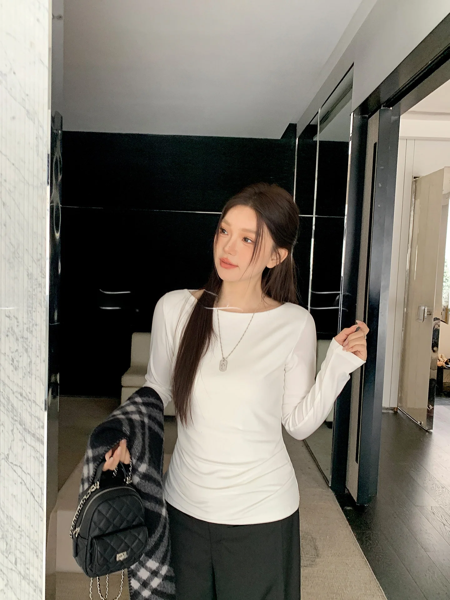 

Женская облегающая белая базовая футболка с вырезом-лодочкой, повседневная, комфортная, из эластичного волокна, с длинным рукавом