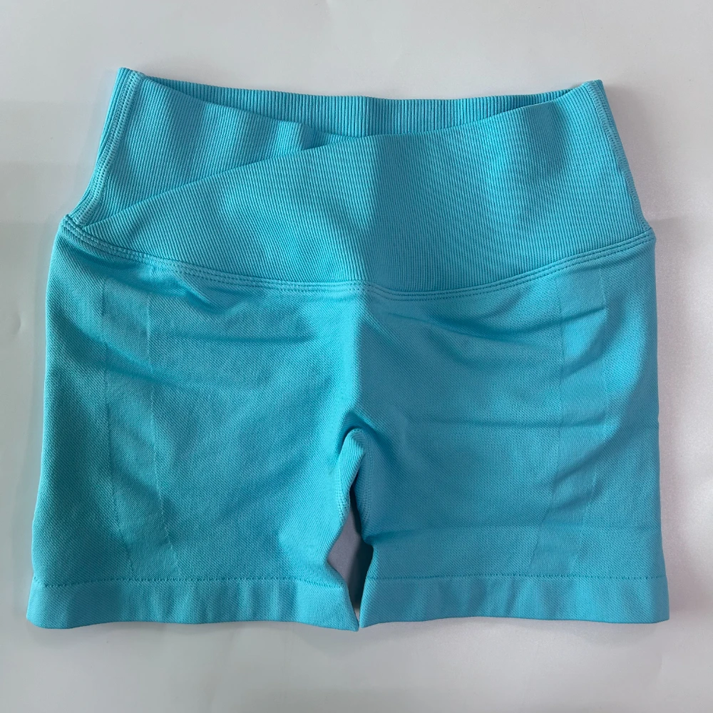 Pericic 4,5'' Yoga-Shorts für Damen, Kreuzmuster, Niedriger Bund, Gerippte Nahtlose Gym-Shorts, Workout-Fitness-Shorts mit Scrunch-Butt-Effekt, Sport-Laufshorts – Detail 15