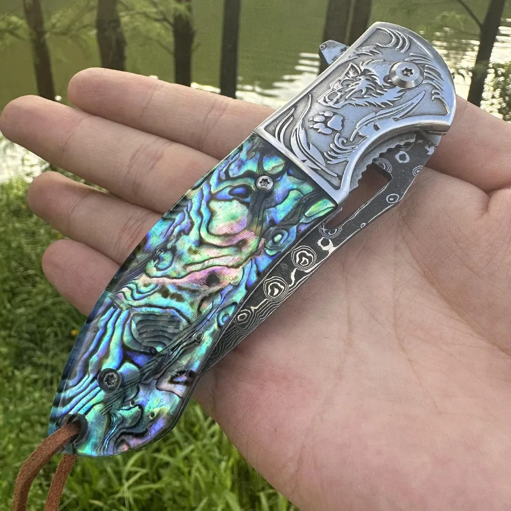 Coltello pieghevole testa di lupo Lama di Damasco conchiglia manico in ebano coltello da tasca EDC da campeggio all'aperto vendita calda transfrontaliera
