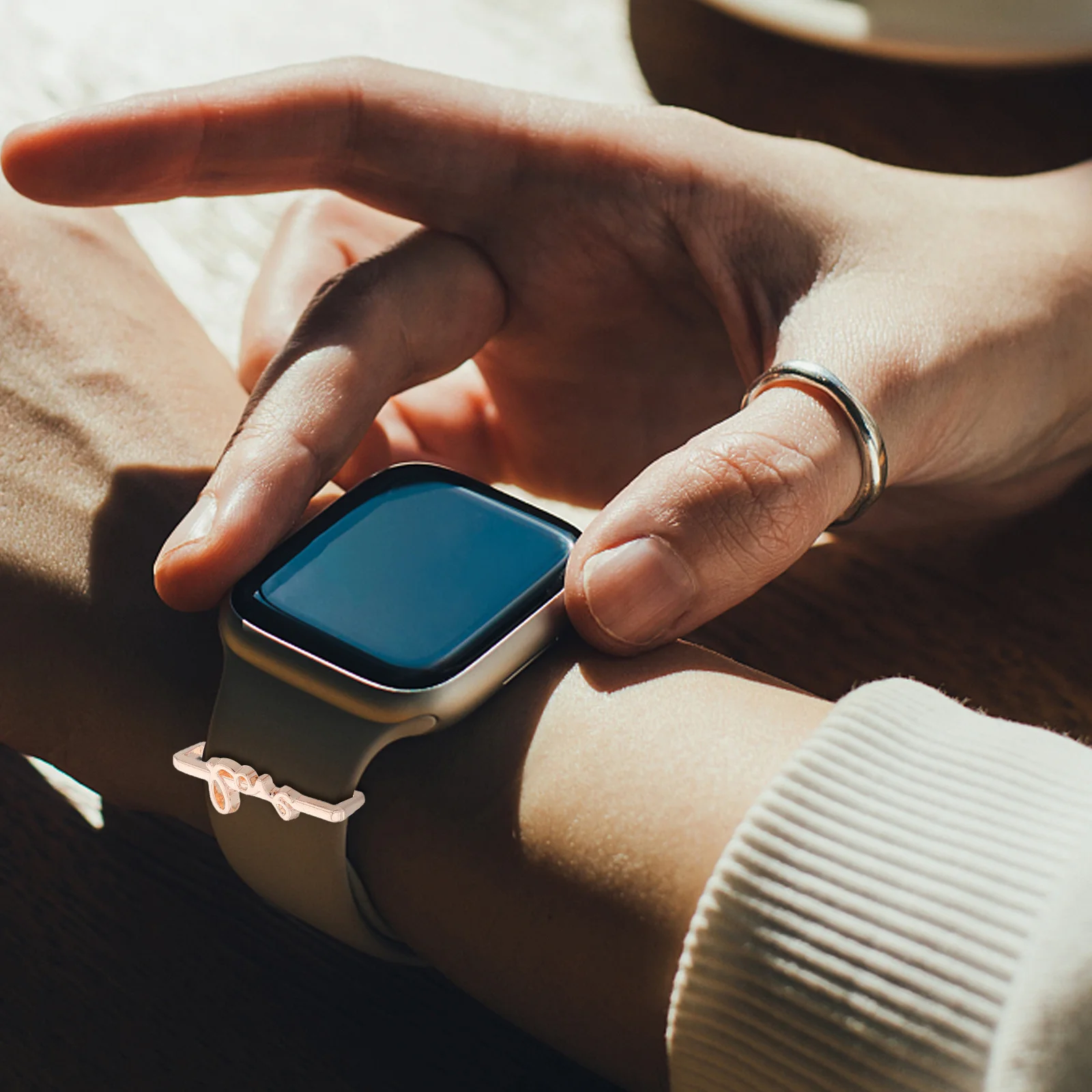 ตัวล็อคสายนาฬิกาตกแต่งรูปหัวใจ 5 ชิ้น แหวนโลหะทันสมัย ติดตั้งง่าย ชาร์มสำหรับสายนาฬิกา อุปกรณ์เสริมสำหรับสมาร์ทวอทช์