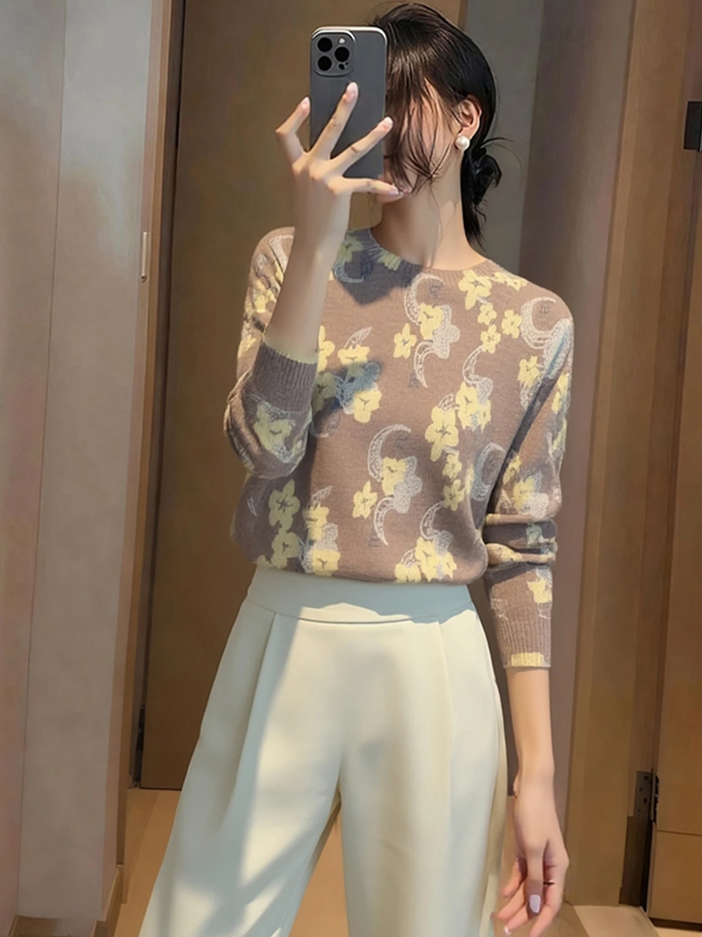 Ele Embroidered Col… - image