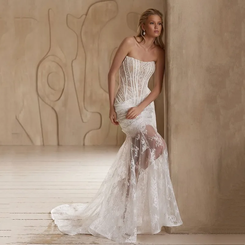

Modern Mermaid Lace Wedding Dresses Sexy Sleeveless Strapless Bride Gowns Illusion Open Back with Lace-up Court Train Customized