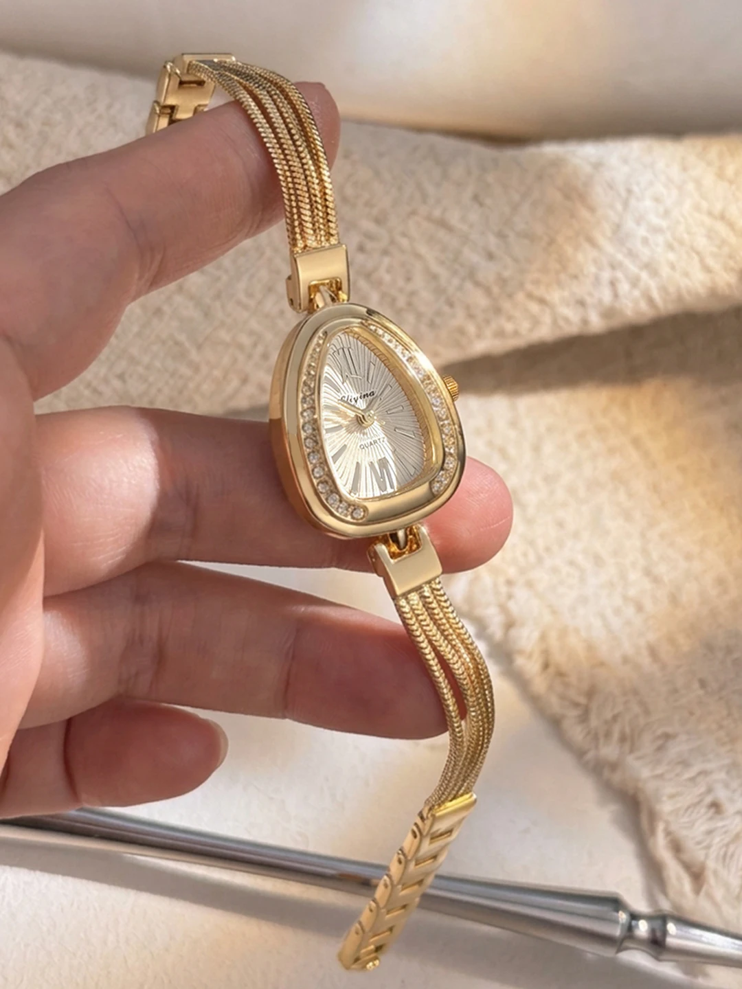 Vintage Chic Inlaid Diamond Tr - огляд і ціна Watch Triangle Luxury