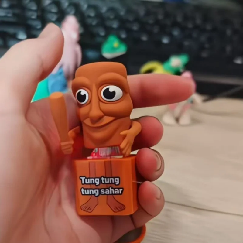 Mainan Tungtungtung Sahur Tongkat Kayu Gantungan Kunci Kancing Pria Liontin Bahasa Bercahaya Mainan Hadiah Dekoratif Model Periferal Anime