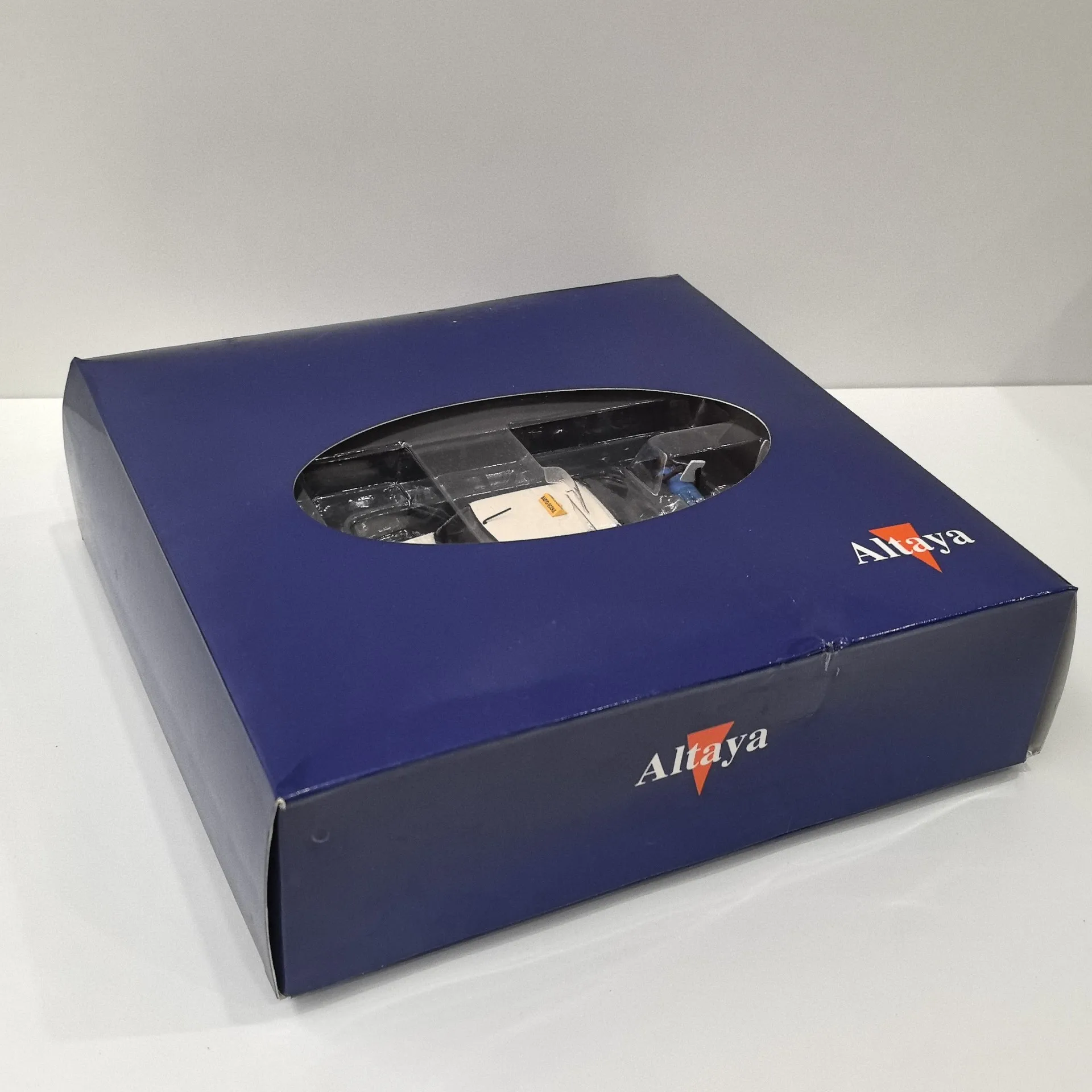 

Diecast IXO 1/43 Scale RENAULT SUPER 5 GLT Renault Car Model Platform Sand Table Plastic Car Alloy Car Model Collectible Toy