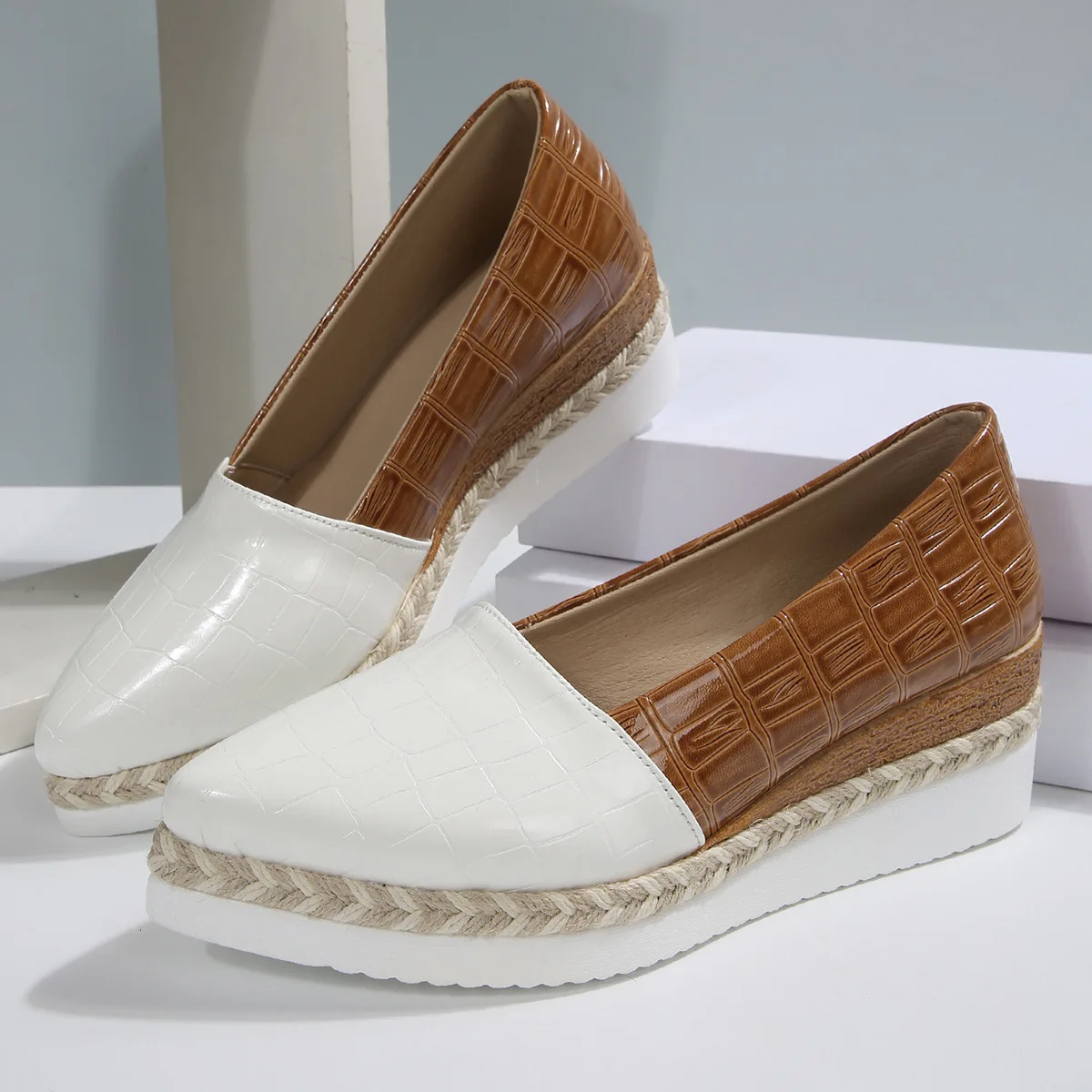 

Women Pointed Heeled Shoes Spring/Autumn Women Casual Slip-on Loafers Comfort Shallow Wedge Heels Platform Pumps Zapatos Mujer