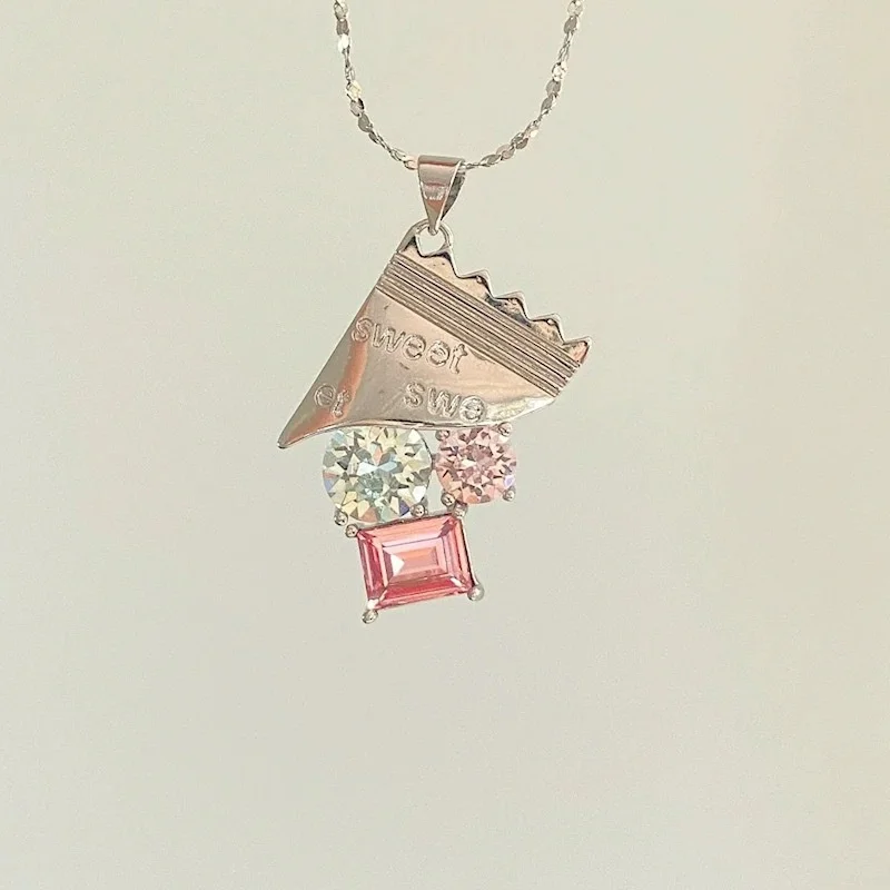 Sweet Cute Pink Crystal Candy Wrapper Pendant Necklace For Women Fashion Irregular Geometrics Necklace Y2k Jewelry Girls Gifts
