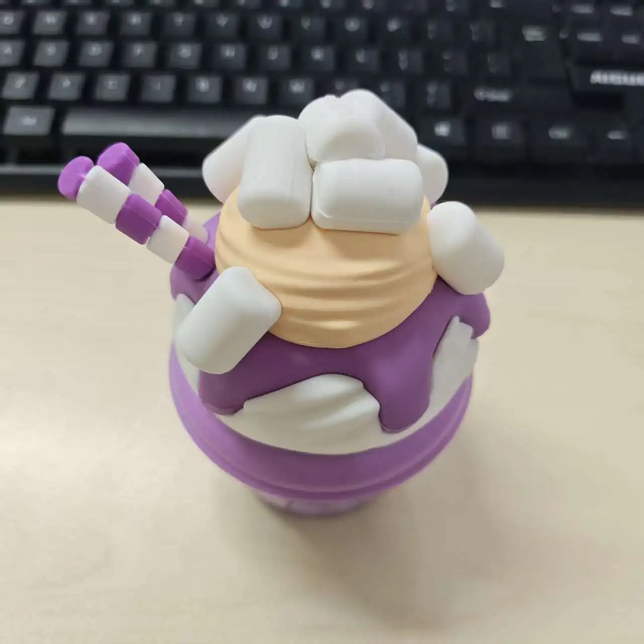 La'ttafa Mal’low Madn’ess، العطر بالفواكه والحلوة، والزجاجة على شكل كوب آيس كريم أرجواني، #4