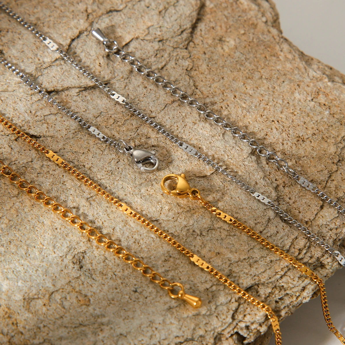 

Fashionable New Minimalist Snake Chain Necklace For Men And Women 18k Gold Plated Necklace Collarbone Chain Party Gift