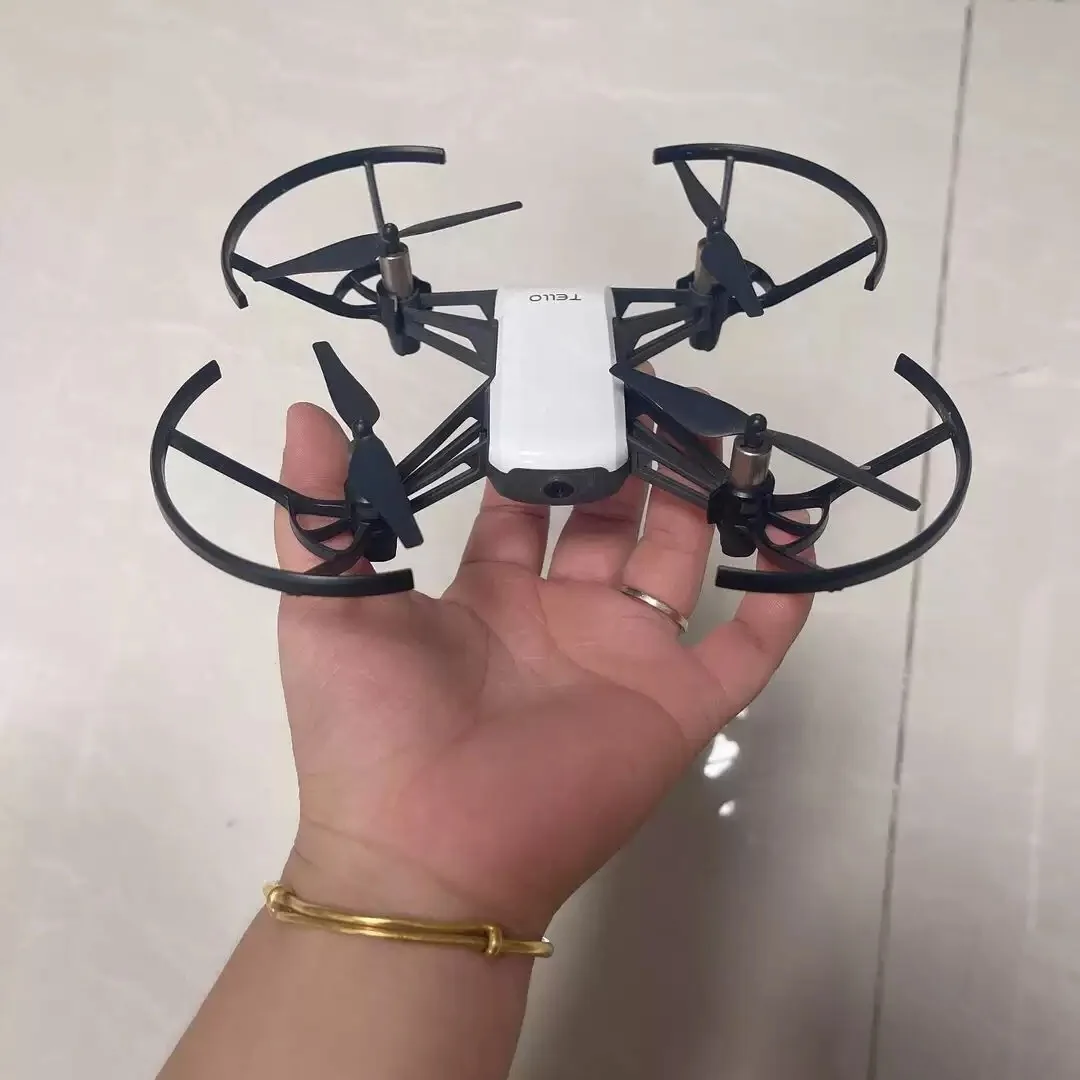 The second-hand Tello puzzle programming drone with one machine and one power, can be controlled with a mobile phone