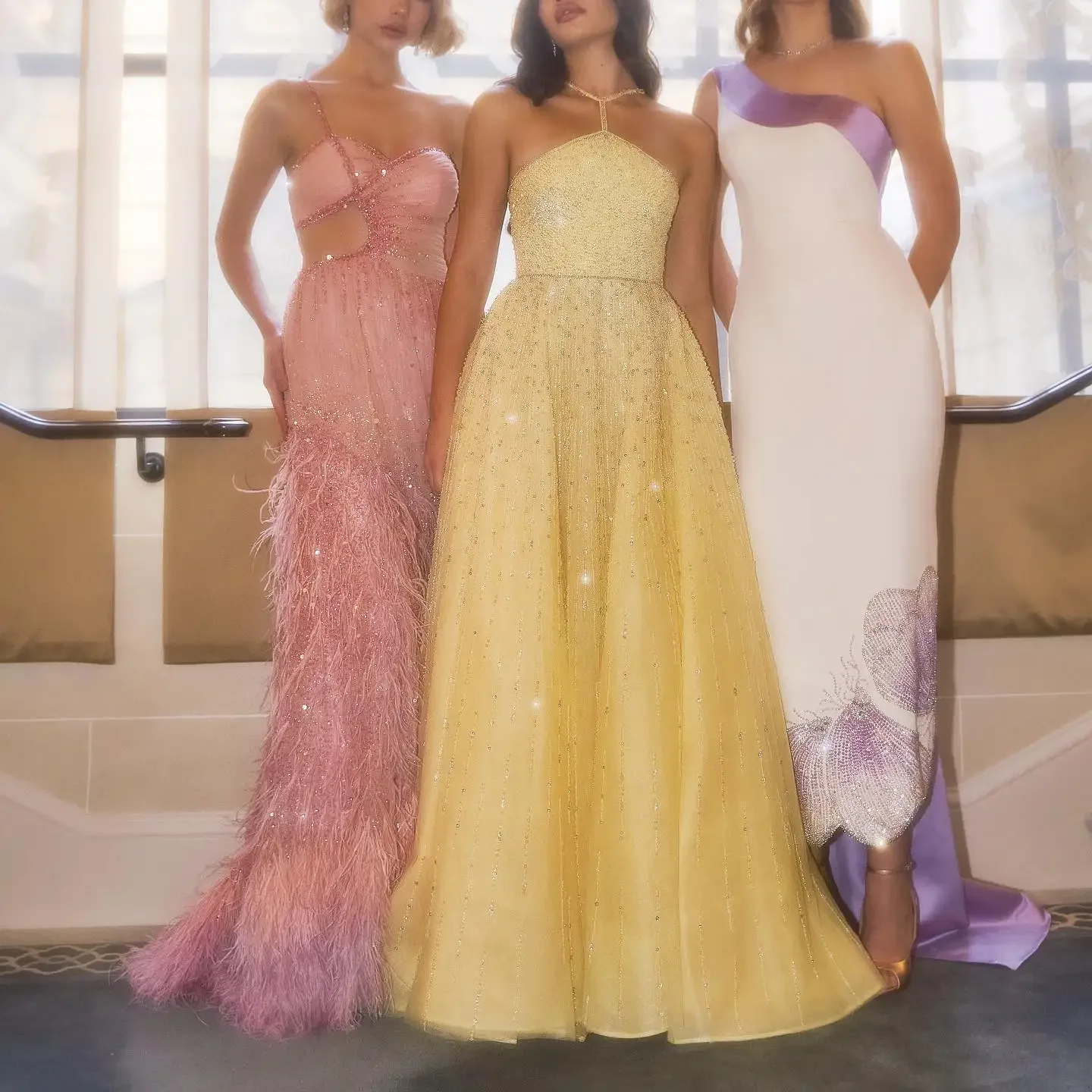 노란색 반짝이 이브닝 드레스 Strapless Crystals Gala 가운 사우디 아라비아 홀터 두바이 반짝 이는 공식 행사 드레스 맞춤형