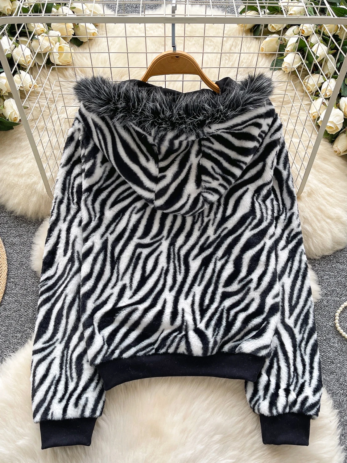 레트로 플루 커뮤터 슬레 페이크 퍼 후드 오트 자에트 여성 루즈 지퍼 디자인 패션 아우터웨어 롱 스웨 레귤러 핏