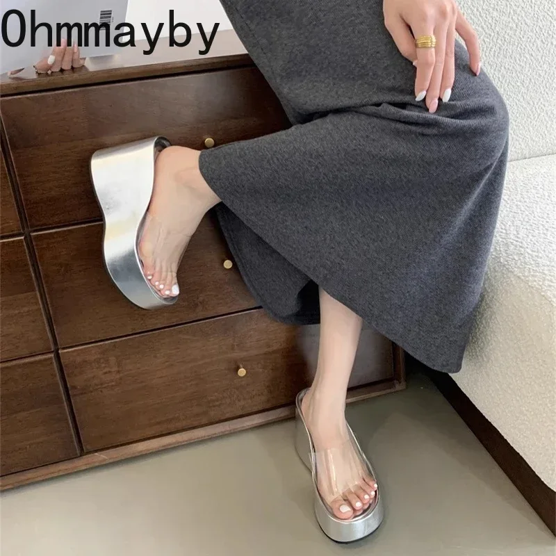 2024 Zomer Dikke Vrouw Slippers Mode Pvc Transparant Platform Wiggen Hak Glijbanen Dames Casual Outdoor Strandschoenen