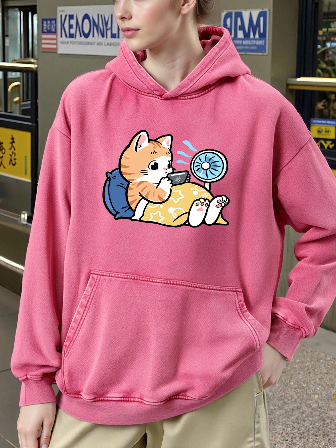 Lazy Cat Playing With Mobile Phone Print Women Washed Hoodies Hip Hop Autumn Winter Streetwear Y2K Cotton Hoody Pocket Pullover