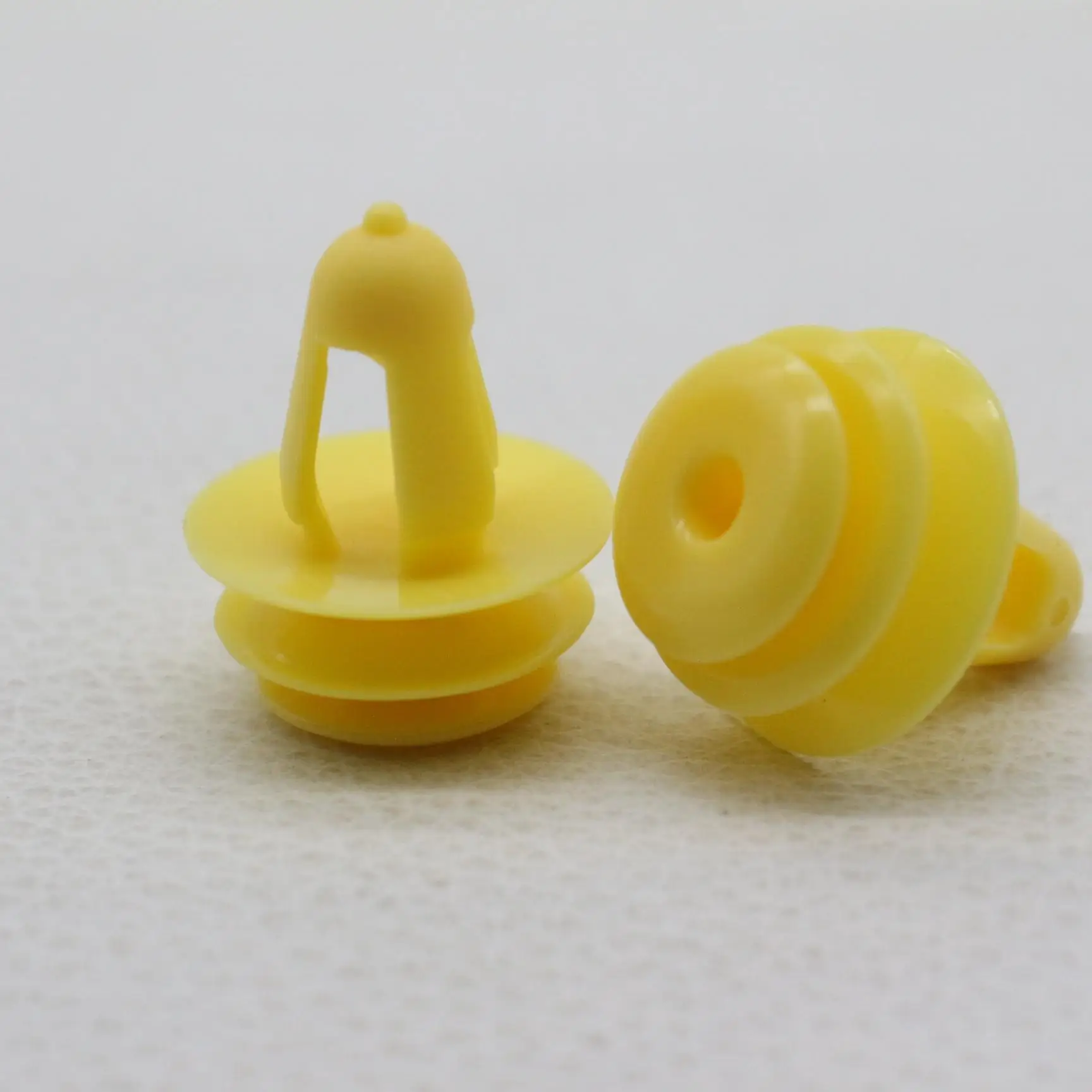 10 szt. Klipsów mocujących tapicerkę drzwi do Toyota Lexus Żółte zatrzaski Kołek wciskany 4133J100031 Zamiennik