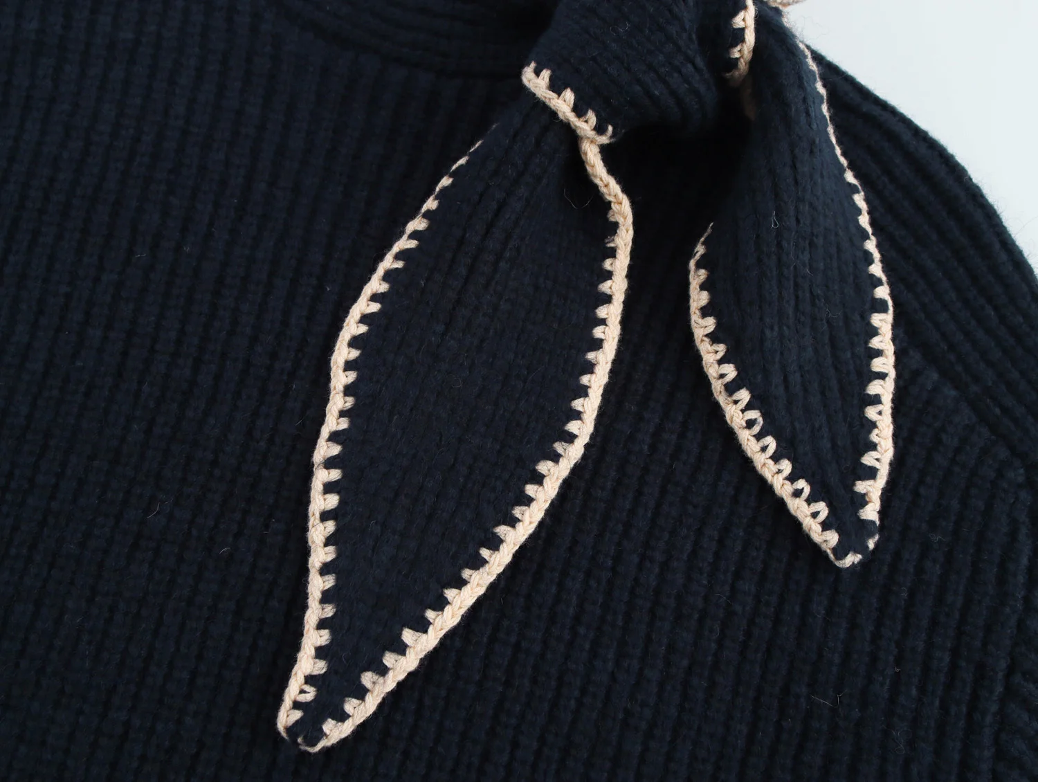 2025 Winter Nieuwe Vrouwen Stand Kraag Boog Verfraaid Gebreide Trui Casual Zoete Mode Losse Lange Mouwen