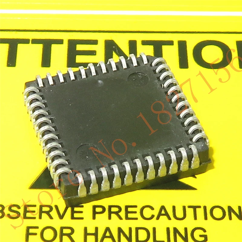 IC NEW  EPM7032LC44-15T   Programmable Logic Device Family