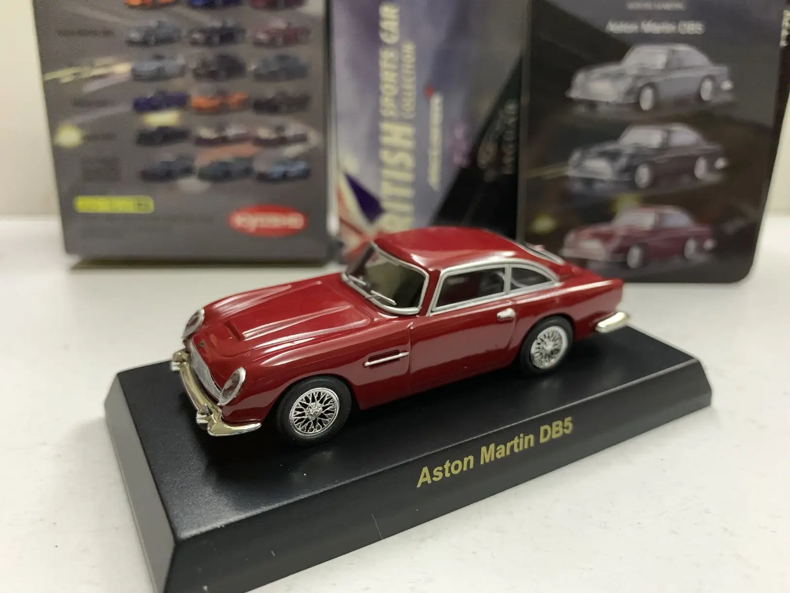 KYOSHO 1/64 Aston Martin DB5 007 James Bond movie ride Collect die casting alloy trolley model