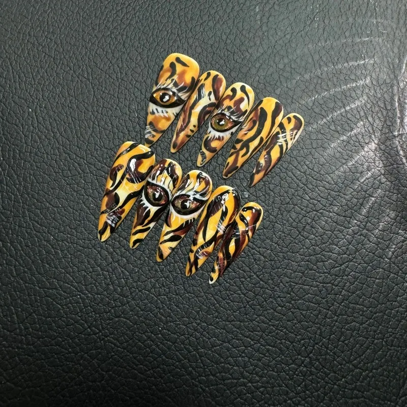 

10PCS Handmade Lion Graffiti Nails Leopard Print Punk Press on Nails Mid Length False Nails Edgy Light Luxury Nail Art for Women