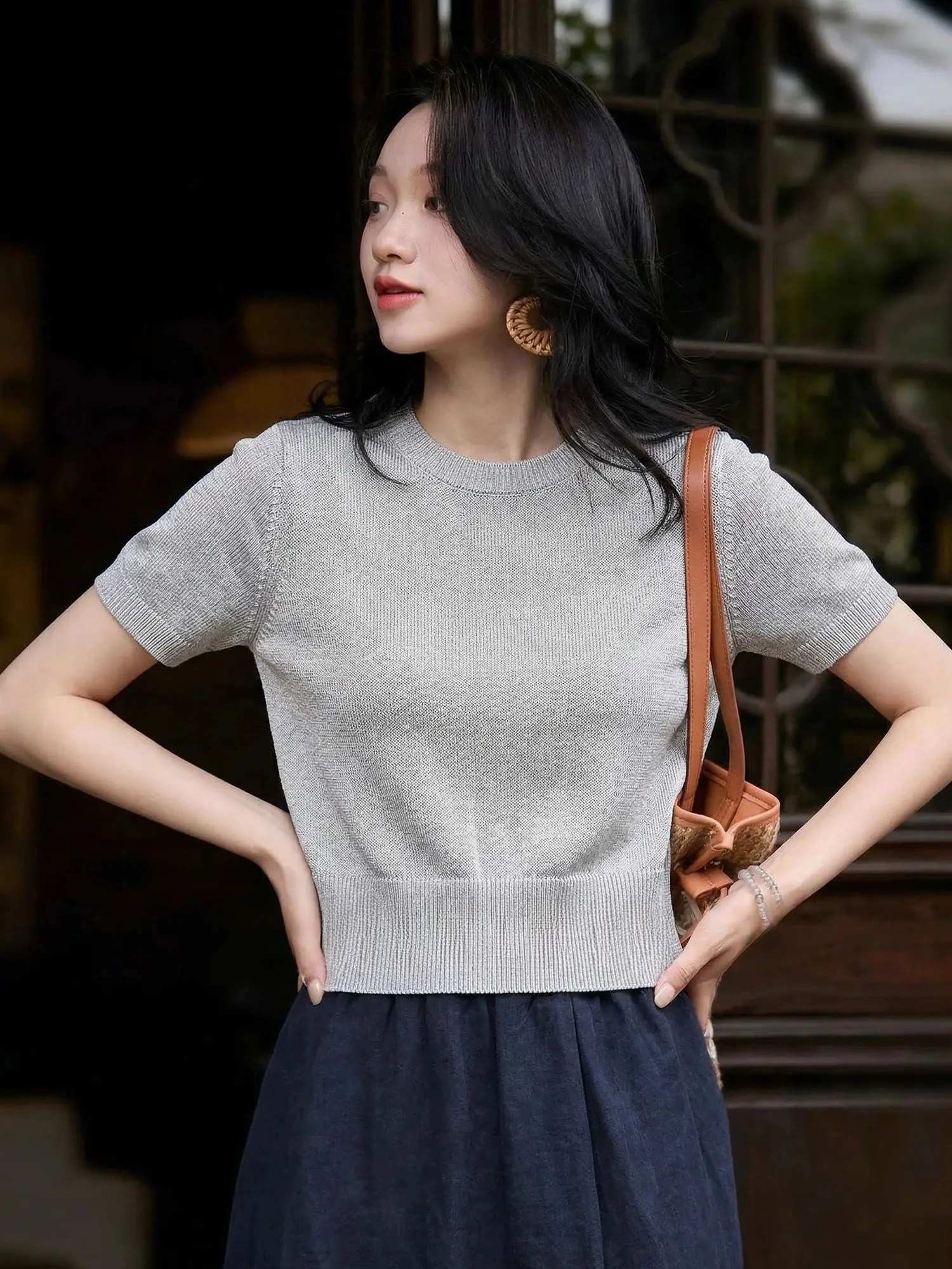 

Серая трикотажная футболка с круглым вырезом и коротким рукавом для женщин, базовый стиль, повседневная одежда для города, летний топ, высококачественный материал из нано-шелка