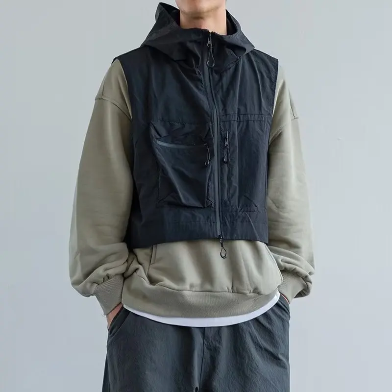 

Американская модная брендовая однотонная многоэтажная уличная функциональная рабочая одежда с капюшоном в стиле ретро, жилет Jaet для мужчин, летняя обычная...