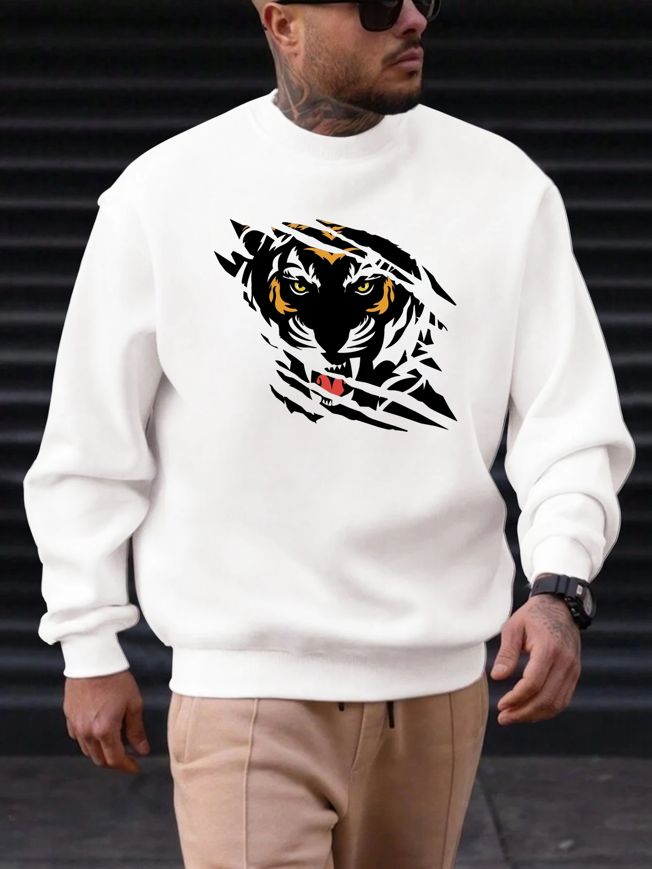 

Men's Cotton Crewneck Sweatshirt Tiger Graphic Print 2025 Trending Casual Streetwear Top for Outdoor Adventure
