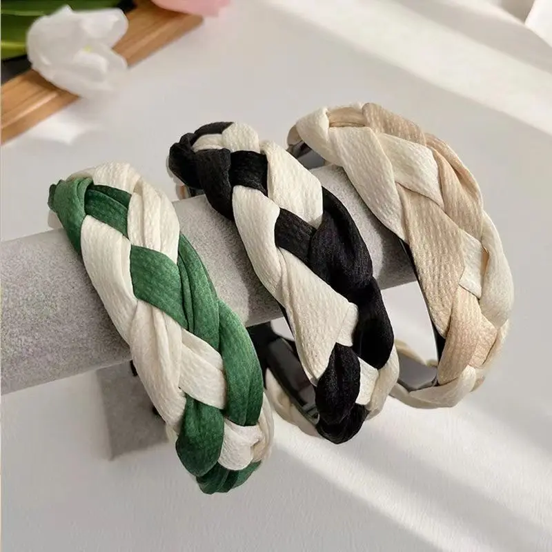 

New style headband, double color Fried Dough Twists braid, high fashion, thousand bird grid, high skull top, wide edge hair clip