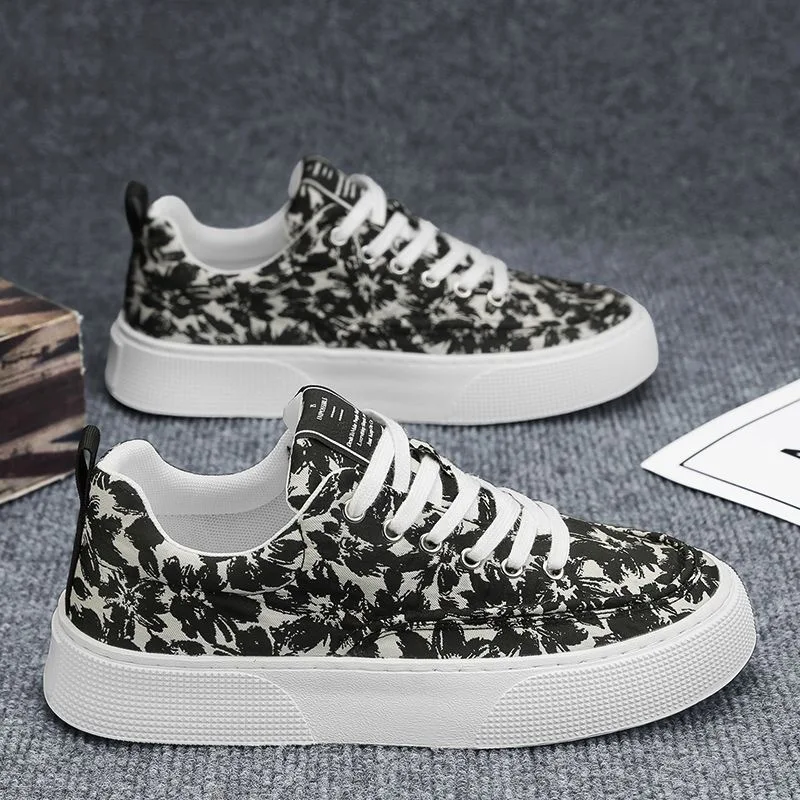 Casual board shoes 2025  summer men's shoes new breathable canvas shoes men's trendy sports shoes