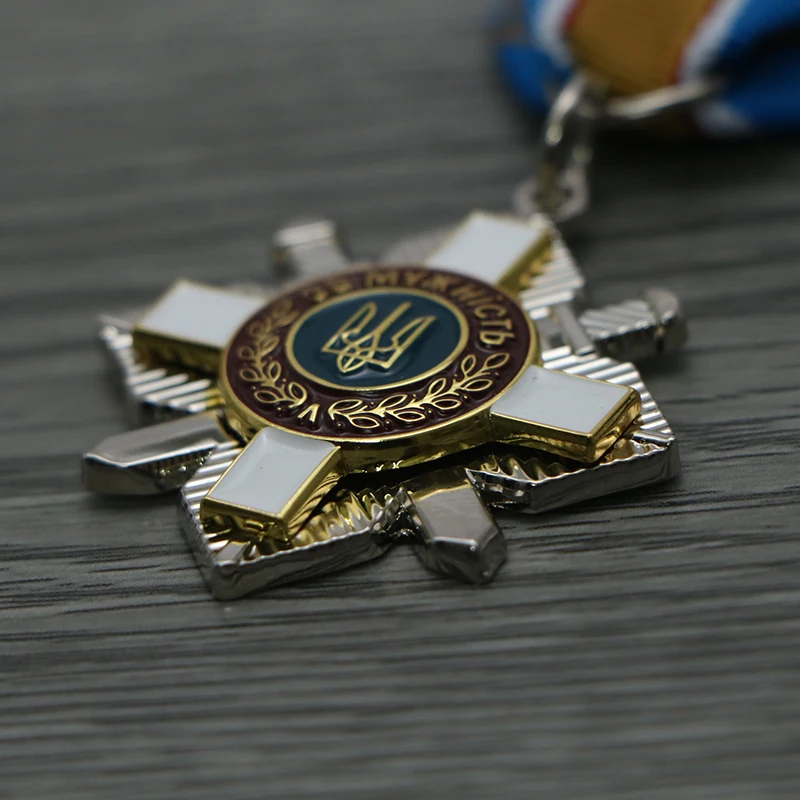 Ukrainian Medal of Courage Chernobyl Rescue Medal Pin Badge Hanging Arts and Crafts Tin Box Packing