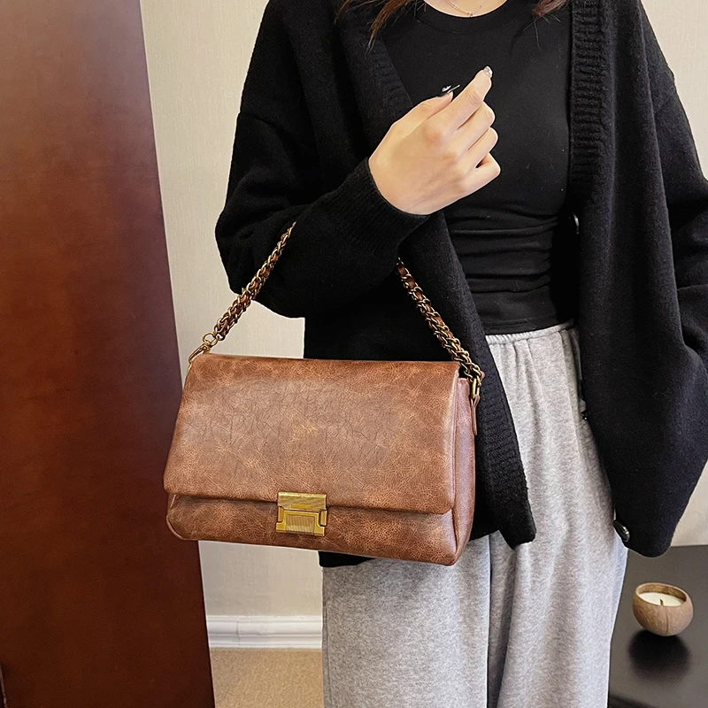 حقيبة كتف كلاسيكية مصممة للأزياء الجلدية الفاخرة للنساء، حقيبة يد كروس أنيقة للمظهر اليومي الأنيق