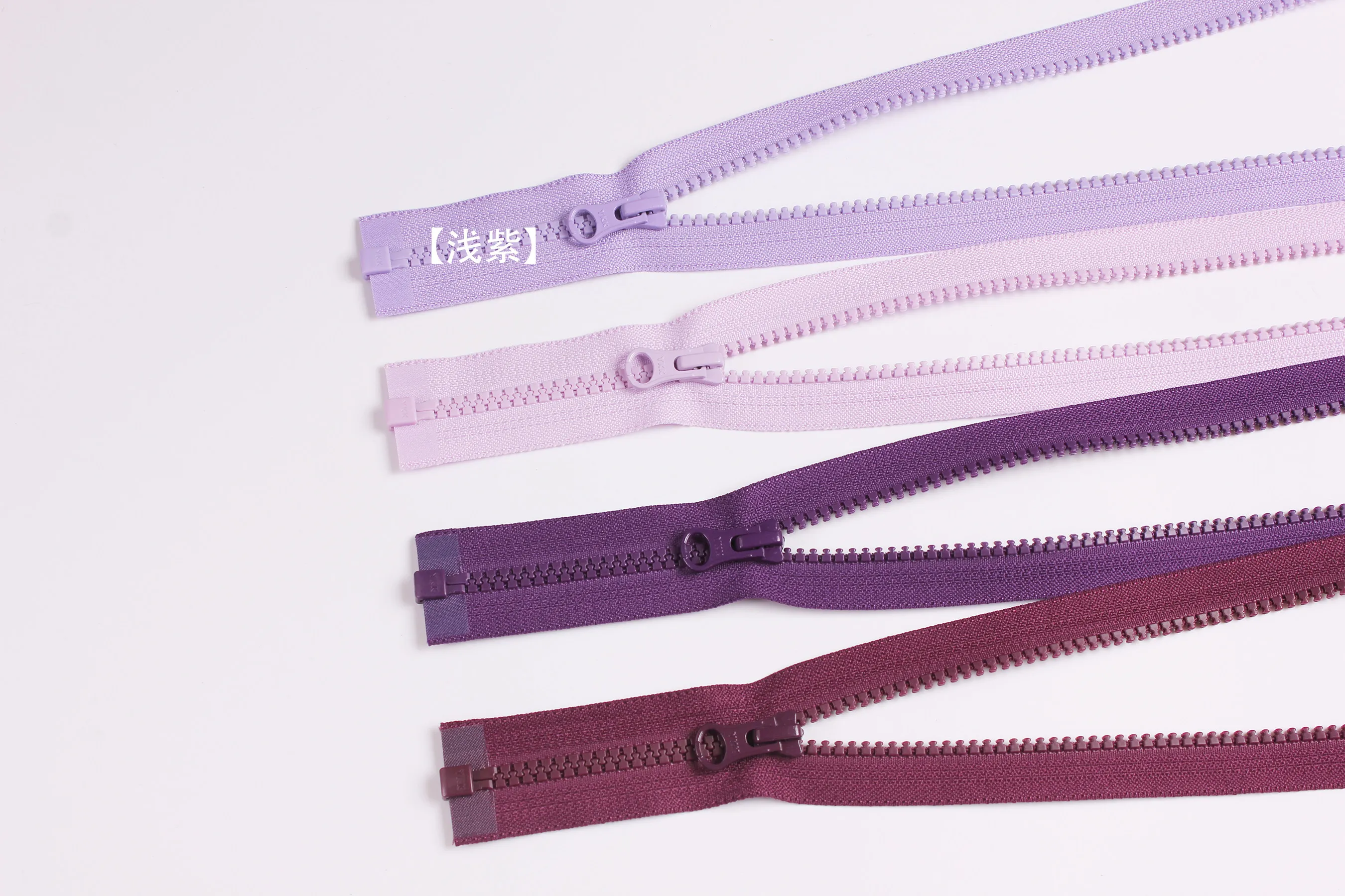 YKK-Reißverschluss Nr. 5 Harz-Gummi-Zahnöffnung, Reißverschluss am Schaf, dicke Schuljacke, Daunenbaumwolle, Echt – Detail 15
