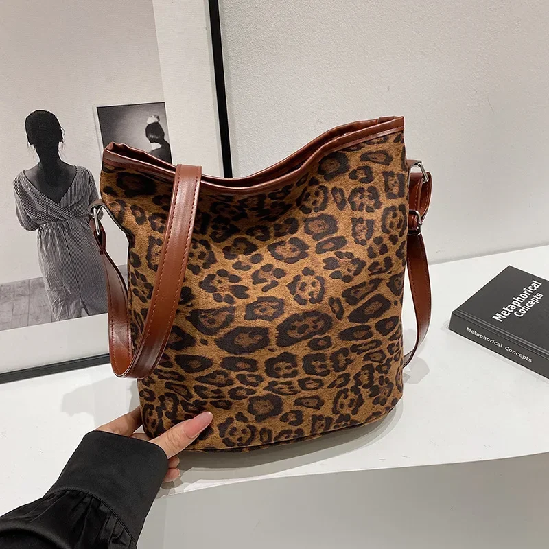 

Leopard print large-capacity niche bucket bag versatile shoulder underarm bag