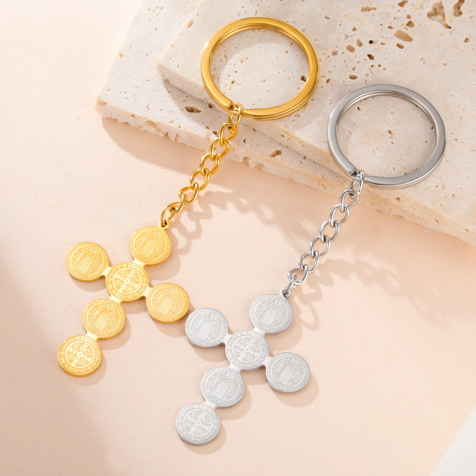 COOLTIME Doppelseitiger Heiliger Benedikt-Kreuz-Anhänger, Schlüsselanhänger, Glücks-Talisman, Edelstahl-Schmuck, 2026, neue Ausgabe – Detail 9