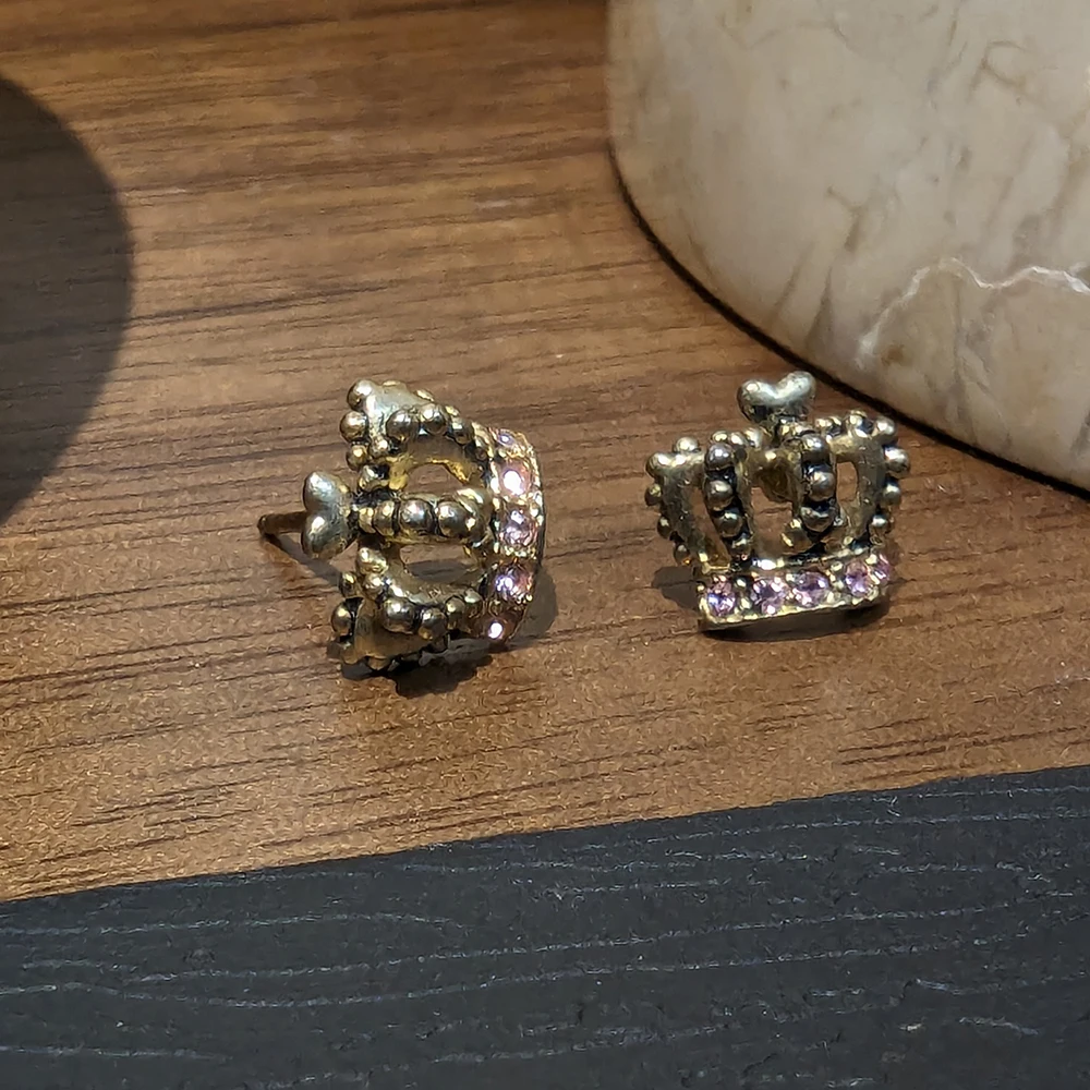 Amorita boutique Small crown gold color earrings.