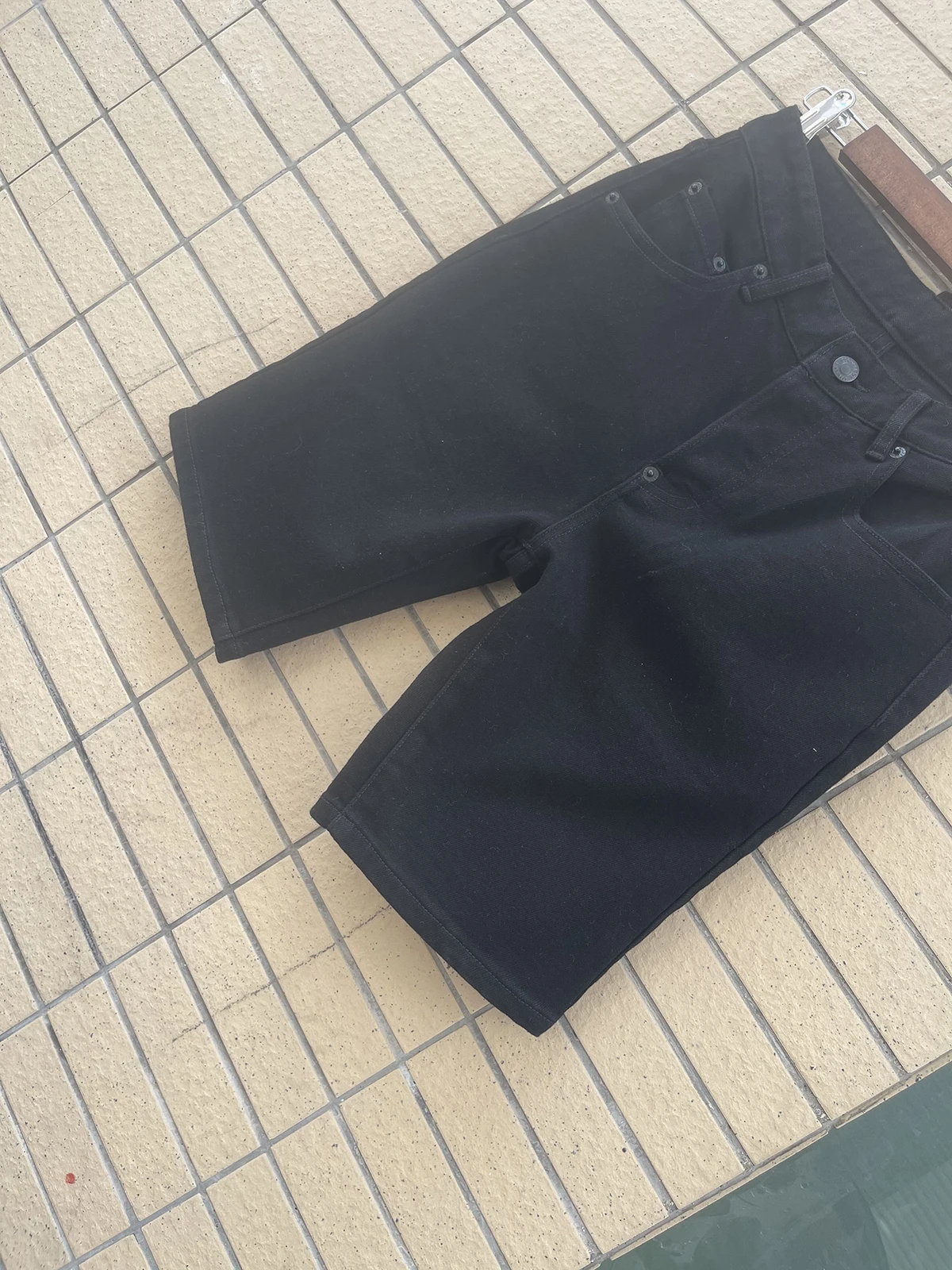 2024 Spring/Summer New D2 Jeans Trendy Men's Washed and Worn Hole Printed Graffiti Slim Fit Micro Elastic Denim Shorts