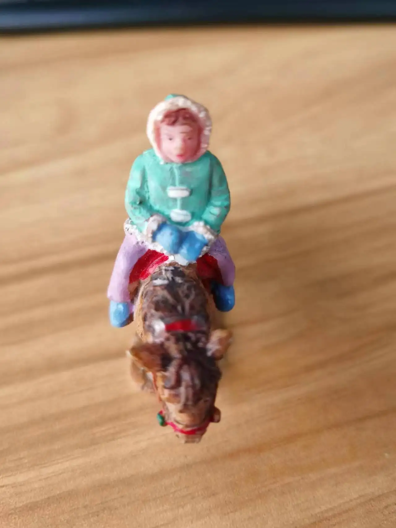 Resin figure mental psychological sand table game box court therapy girl  riding  horse
