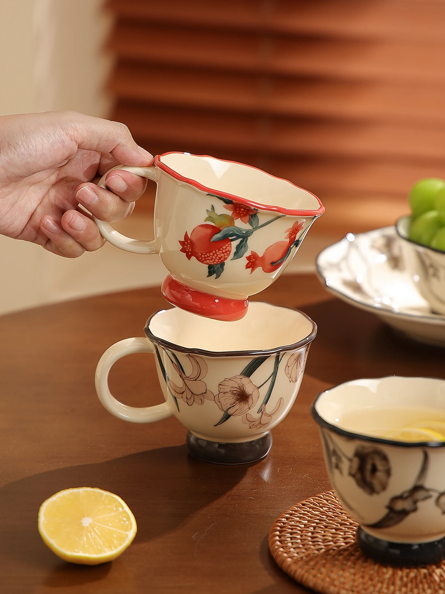 

Ретро-кружка для кофе с ручкой и высокой ножкой, офисная чашка для чая, красивая кружка для воды, подарок на день рождения для девушек