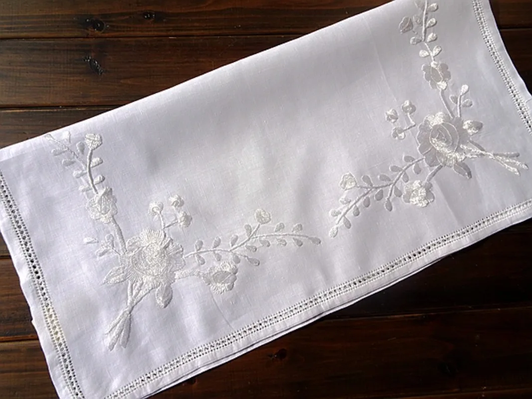 Foreign Trade Cotton and Linen Hand Embroidered Drawing American Retro Sandhair Handkerchief 58CM Napkins Handkerchief