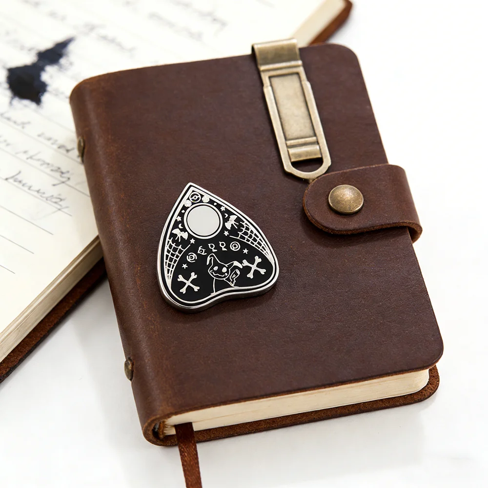Magisches Ouija-Brett Cartoon-Emaille-Brosche Geister Halloween-Geister-Pin Abzeichen für Spielfans Niedliche Horror-Accessoires – Detail 8