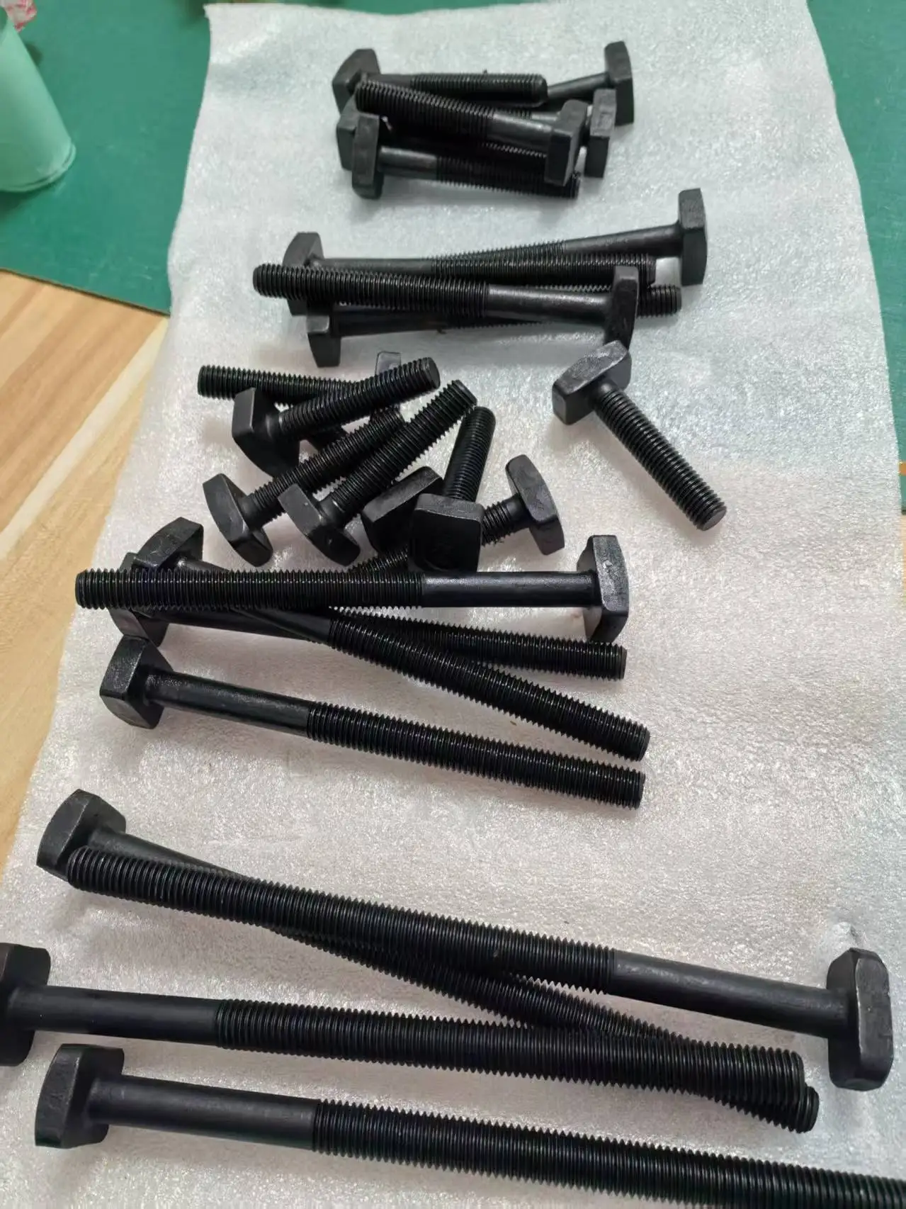 T-slot bolt,M20*175,12.9 grade T-bolt,press plate screw,Square head screw,Black Oxide Finished,hardening,Evenly spaced teeth
